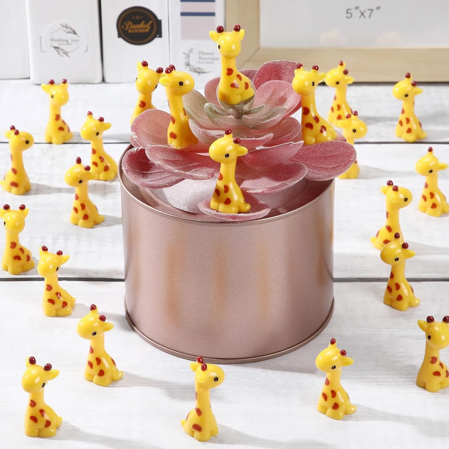 50 Pcs Mini Resin Giraffe Tiny Giraffe Resin Ornaments for Garden Home Decoration Zoo Animal Micro Landscape Ornaments Kit Fairy Dollhouse Accessories (Delicate)