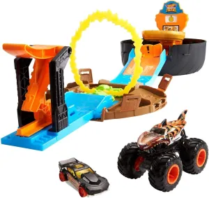 Hot Wheels Monster Trucks Stunt Tire Play Set Opens to Reveal Arena with Launcher, 1 1:64 Scale Car & 1 Monster Truck, Portable Toy Gift Set for Ages 4 to 8 Years Old, Black