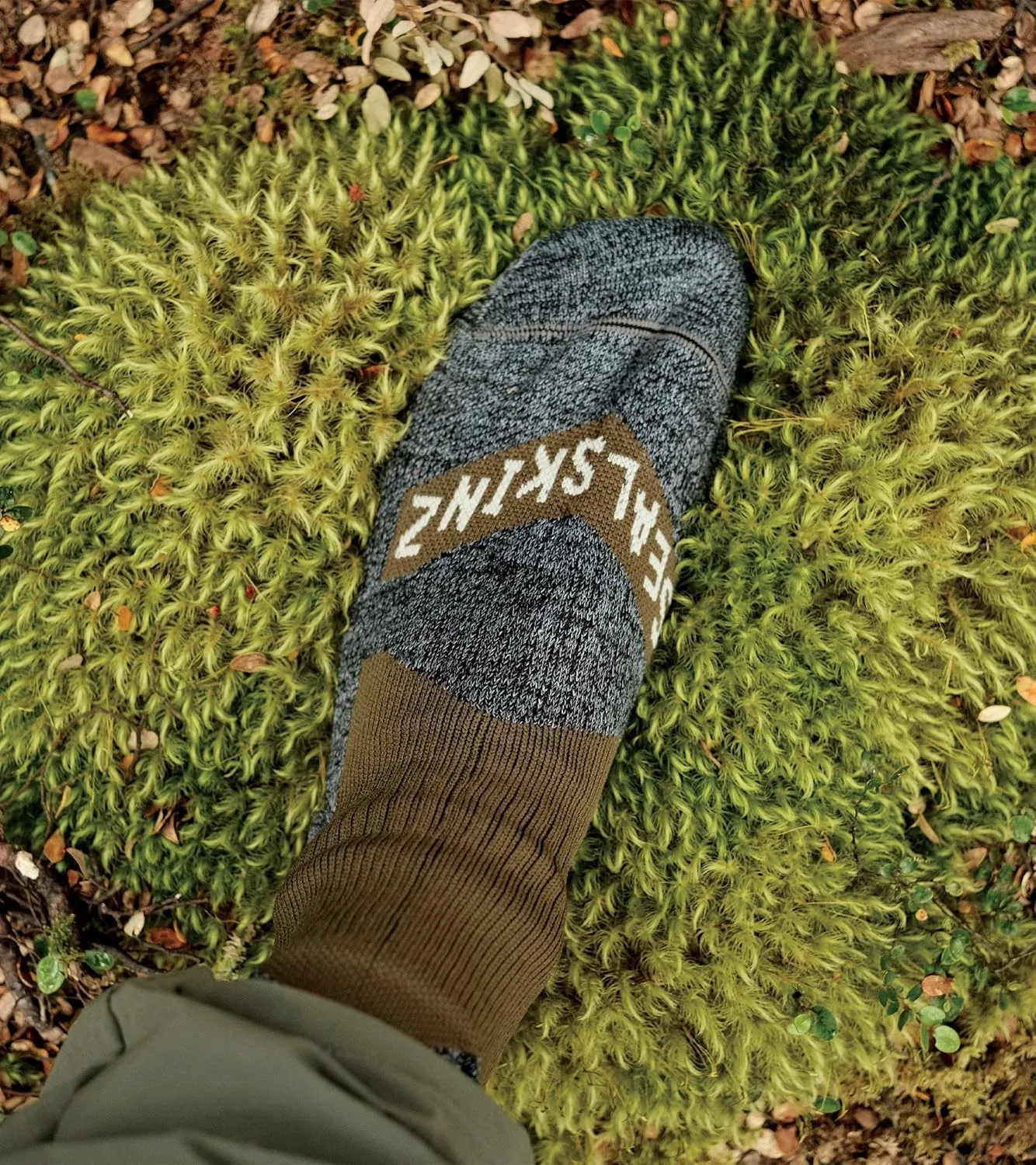 SEALSKINZ Unisex Waterproof All Weather Mid Length Sock, Black/Grey Marl, Small